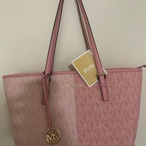 My pink micheal kors tots wonderful Carrie around